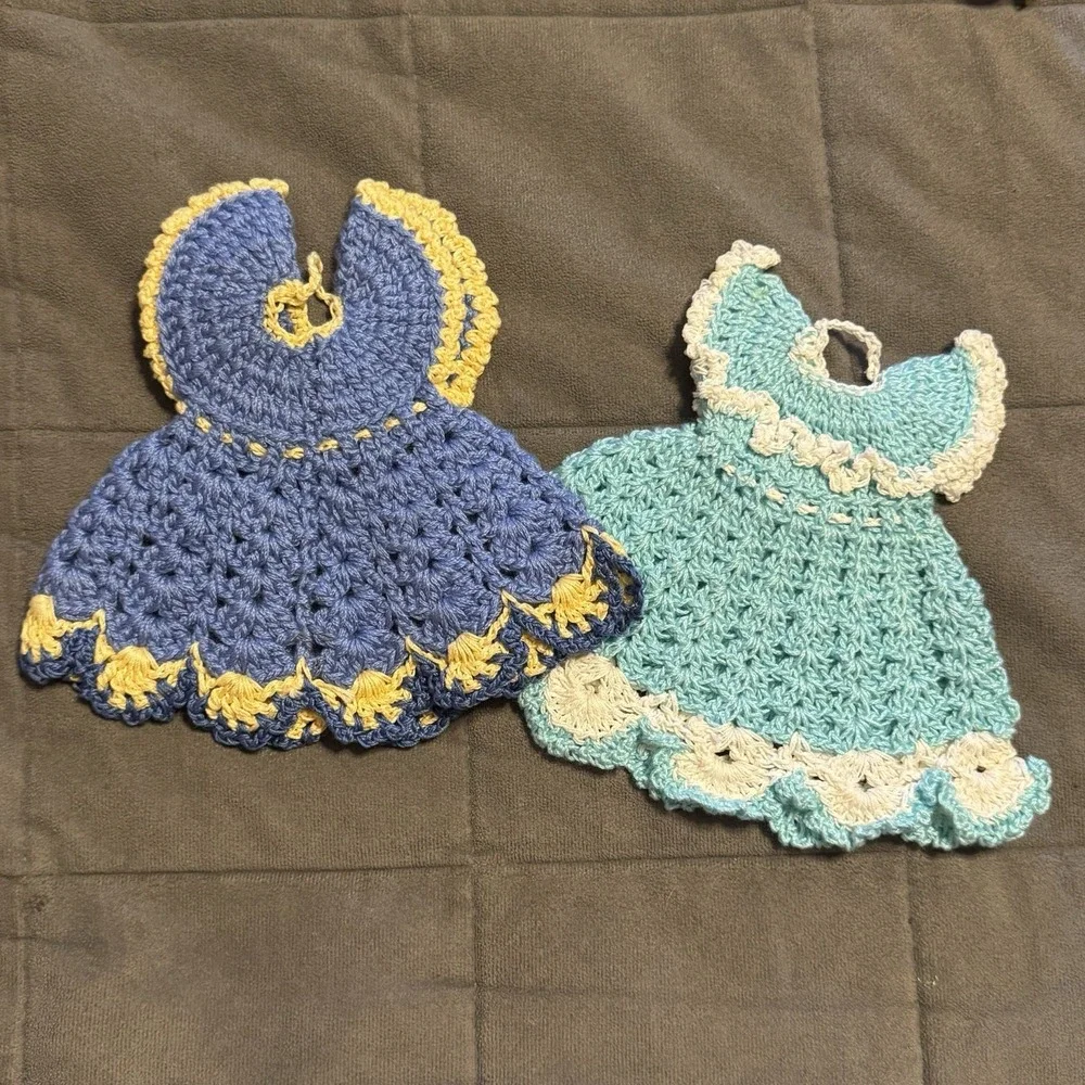 Vintage Crochet Dress Potholder Hot Pad Kitchen Wall Hanging Set